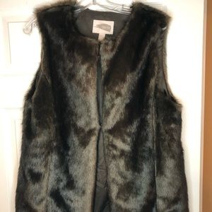 Forever 21 Brown Faux Fur Vest. Size L.